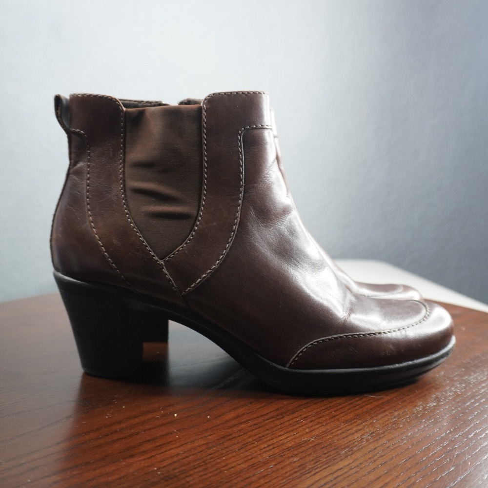 Clarks Bendables Womens 9M Brown Leather Ankle Boots Side Zip Lined Comfort Heel - Picture 1 of 15